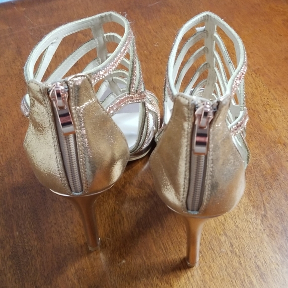 Heels - Picture 3 of 6